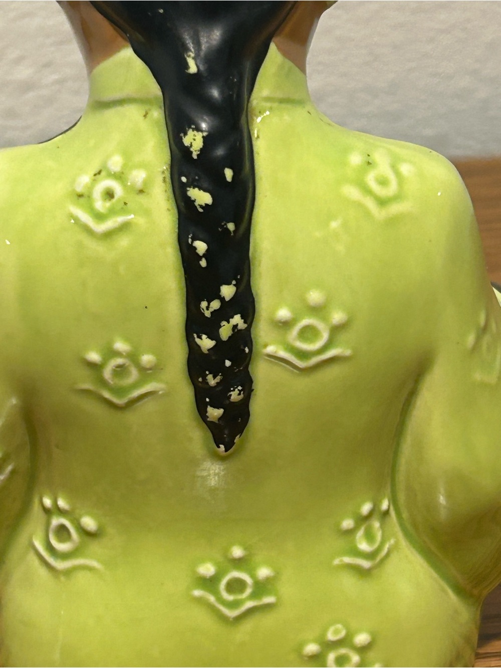1950’s Glazed Ceramic Lime Green Asian Boy Reading - Picture 8 of 11